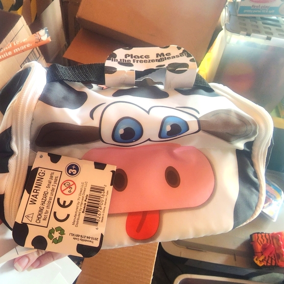 NWT snack pets cow freezeable lunch box and placemat - Picture 1 of 3
